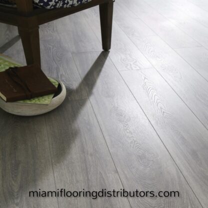 PRO-8 Rockaway Beach Oak | Laminate Series